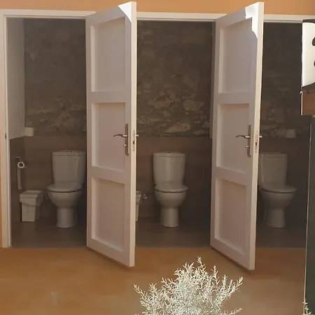 Casa Con Jardin A 30 Metros De La Playa. Vc.