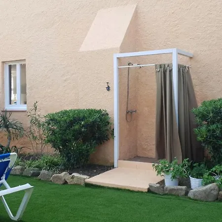 Casa Con Jardin A 30 Metros De La Playa. Vc. * פלאמוס
