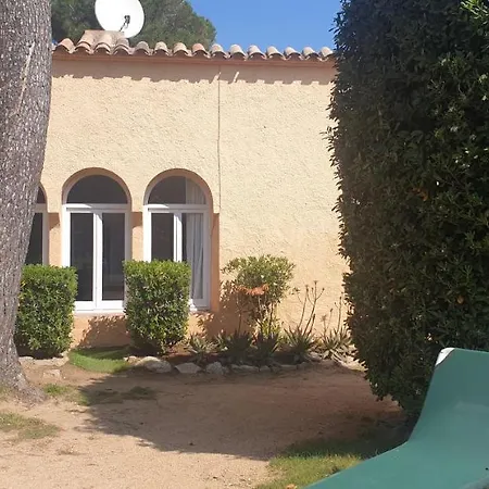 Casa Con Jardin A 30 Metros De La Playa. Vc. 別荘 パラモス