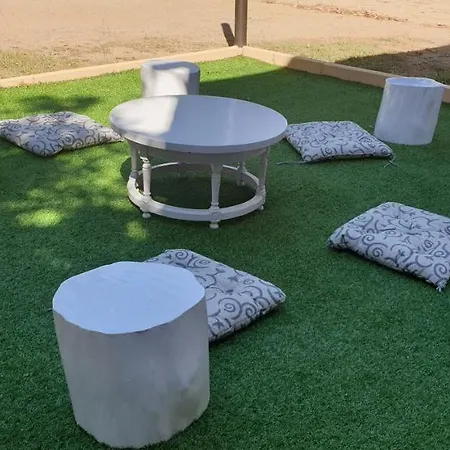 Casa Con Jardin A 30 Metros De La Playa. Vc. בית נופש *
