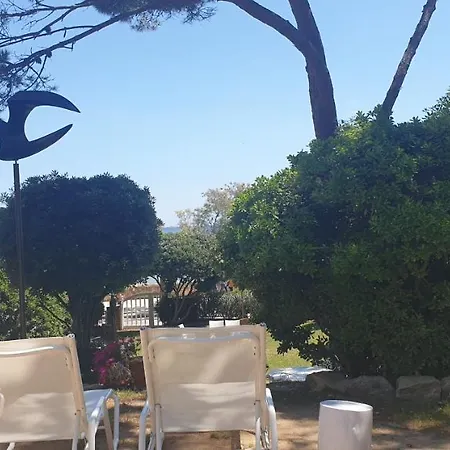 Casa Con Jardin A 30 Metros De La Playa. Vc. 別荘