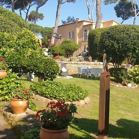 Casa Con Jardin A 30 Metros De La Playa. Vc. Holiday home Palamos