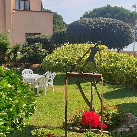 Casa Con Jardin A 30 Metros De La Playa. Vc. * Palamos