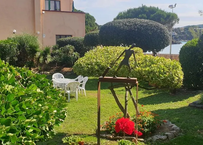 Casa Con Jardin A 30 Metros De La Playa. Vc. * Palamós