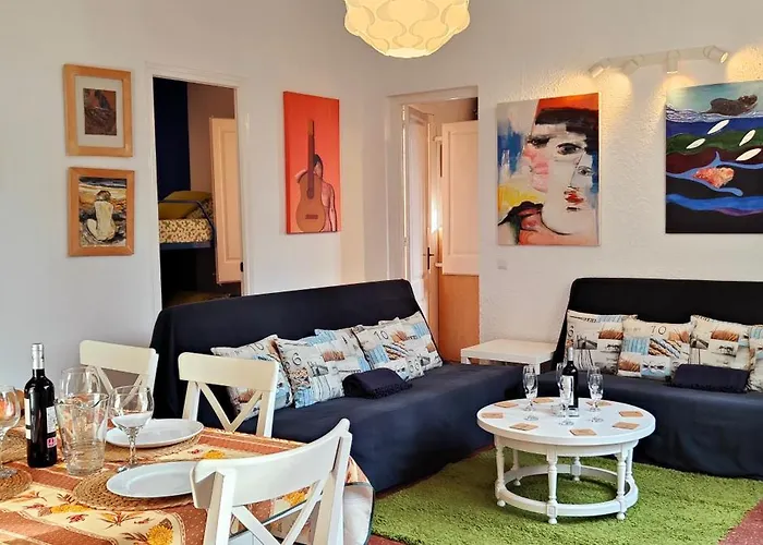 Casa Con Jardin A 30 Metros De La Playa. Vc. *